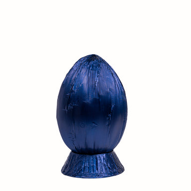 Carta stagnola goffrata 50x100cm di colore Blu notte con finitura opaca, venduta in cartone da 5 kg. Ideale per il confezionamento di uova di pasqua, cioccolato e specialità di vario genere. Scopri i nostri prodotti su De Luca Collection.