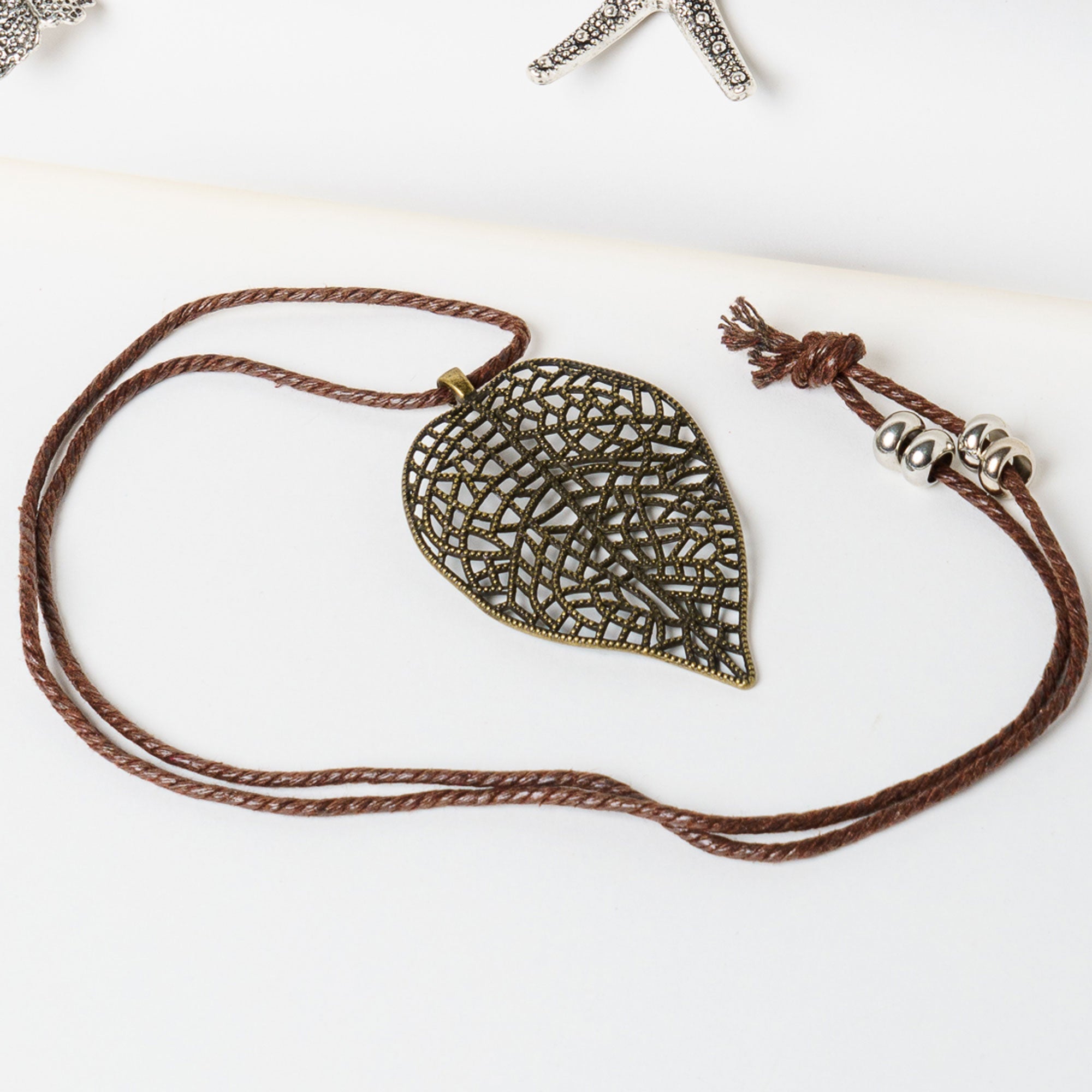 Collana con pendente in acciaio a tema natura, sorprese per uova di pasqua, bigiotteria