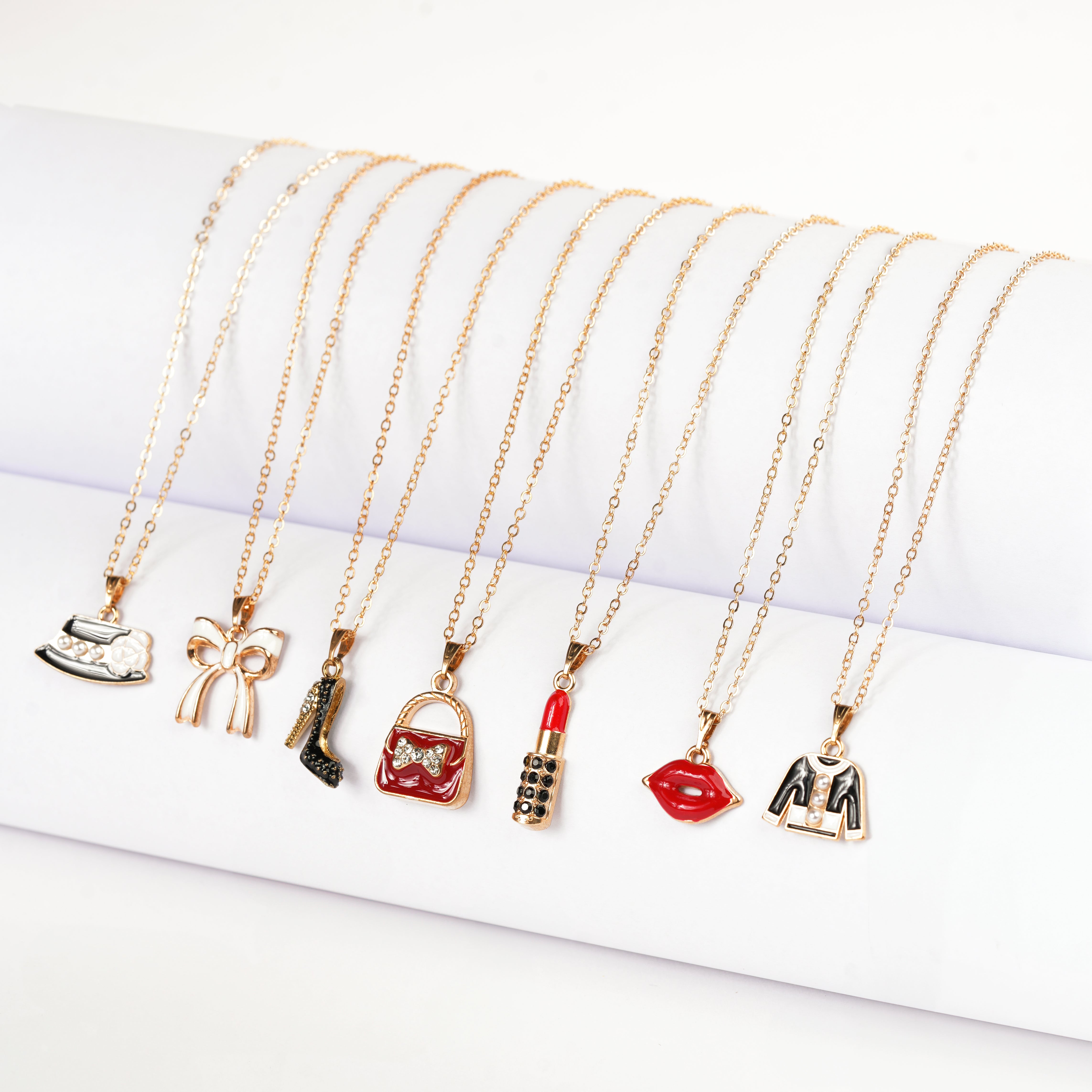 Collana colore oro con ciondolo smaltato chic, sorprese per uova di pasqua,bigiotteria