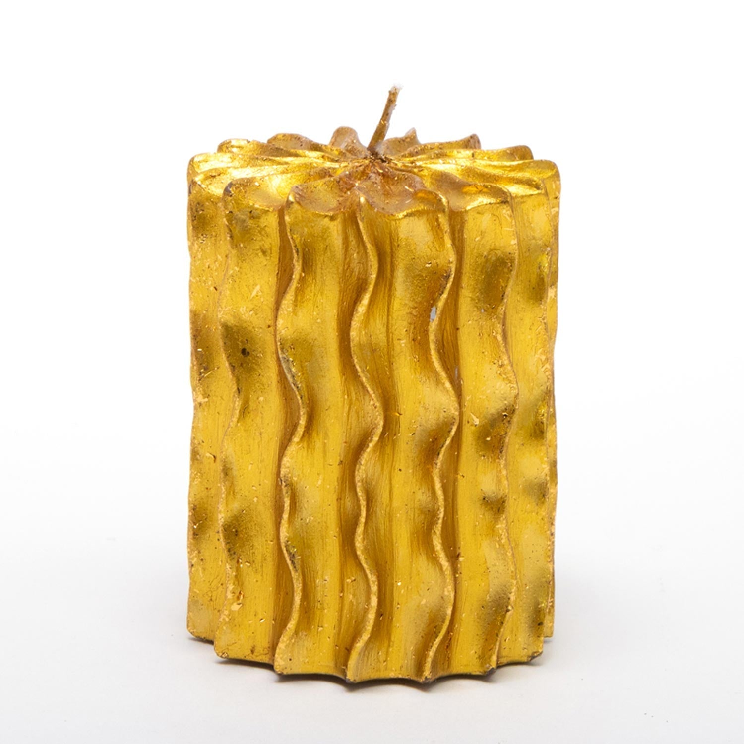 Candela a forma cilindrica ondulata, colore Oro Ø 7cm x 10 cm