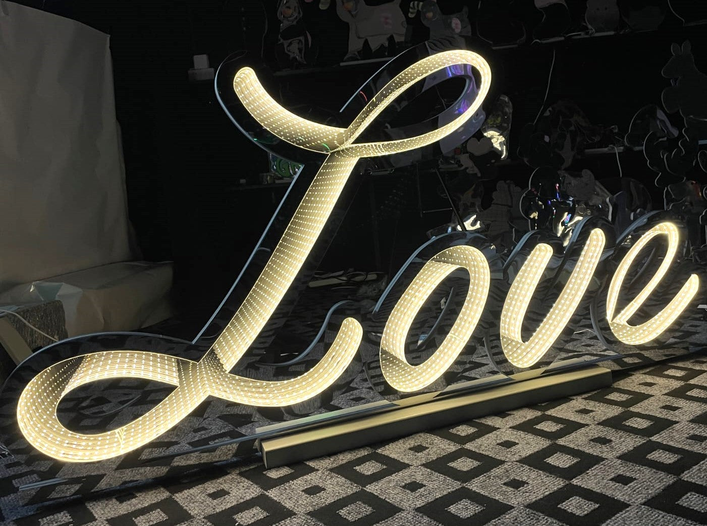 Scritta LOVE infinity 180x90CM Luce Calda