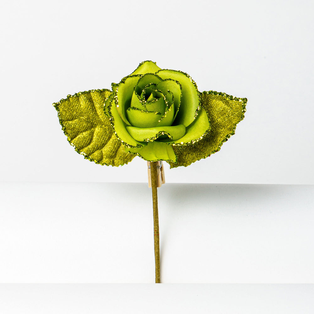 Pick rosa Verde artificiale con glitter a gambo corto,  dotato di molletta sul retro utile per creare confezioni regalo, bomboniere a tema e chiudipacco. Elegante decoro ideale come fantastico segna posto per i tuoi eventi e composizioni natalizie. Scopri i nostri articoli su Silani Srl.