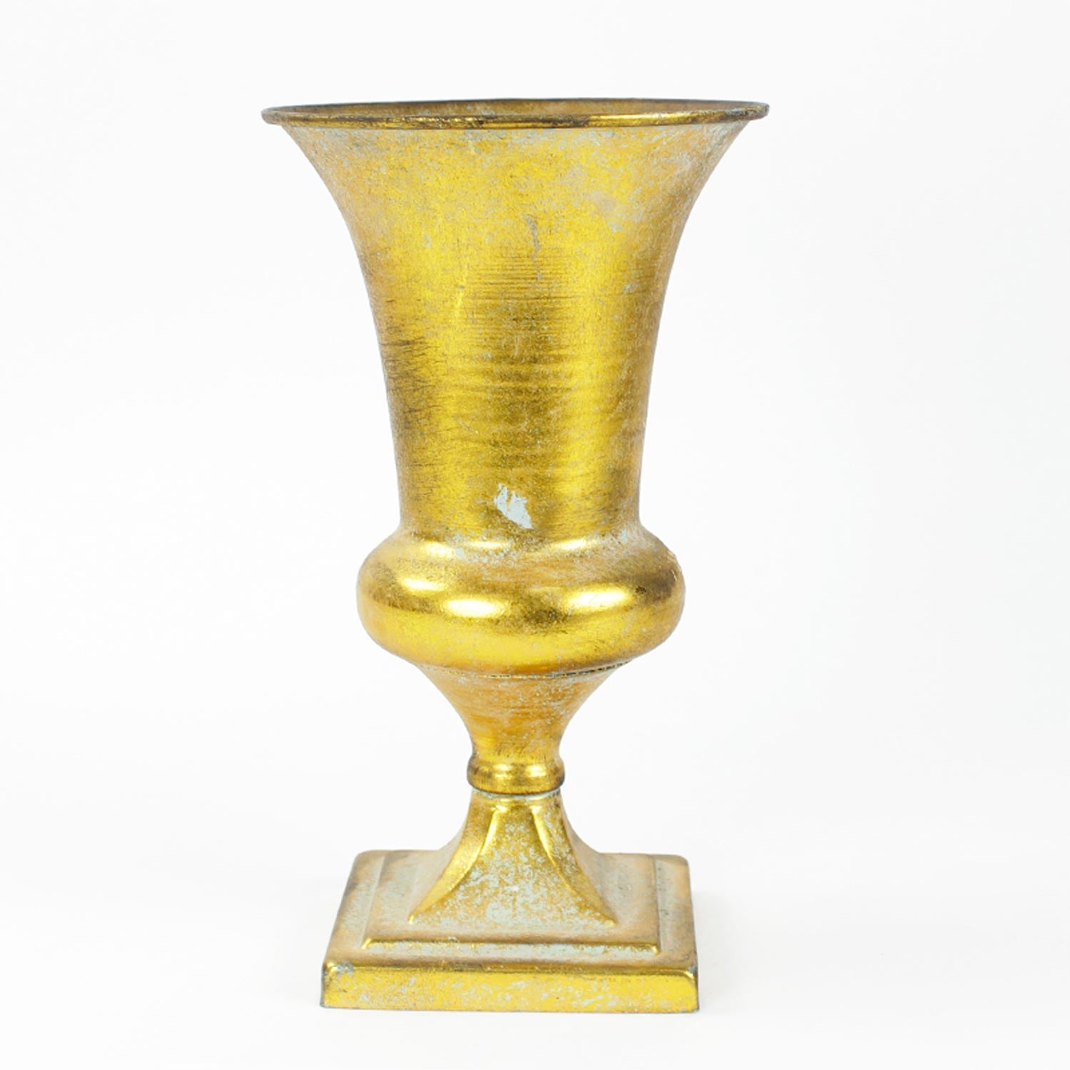 Vaso Oro 16X25CM in stile vintage ,con base larga per una maggiore stabilità, ideali per eventi, allestimenti, composizioni, hotel, casa. Scopri i nostri articoli su Silani Srl.