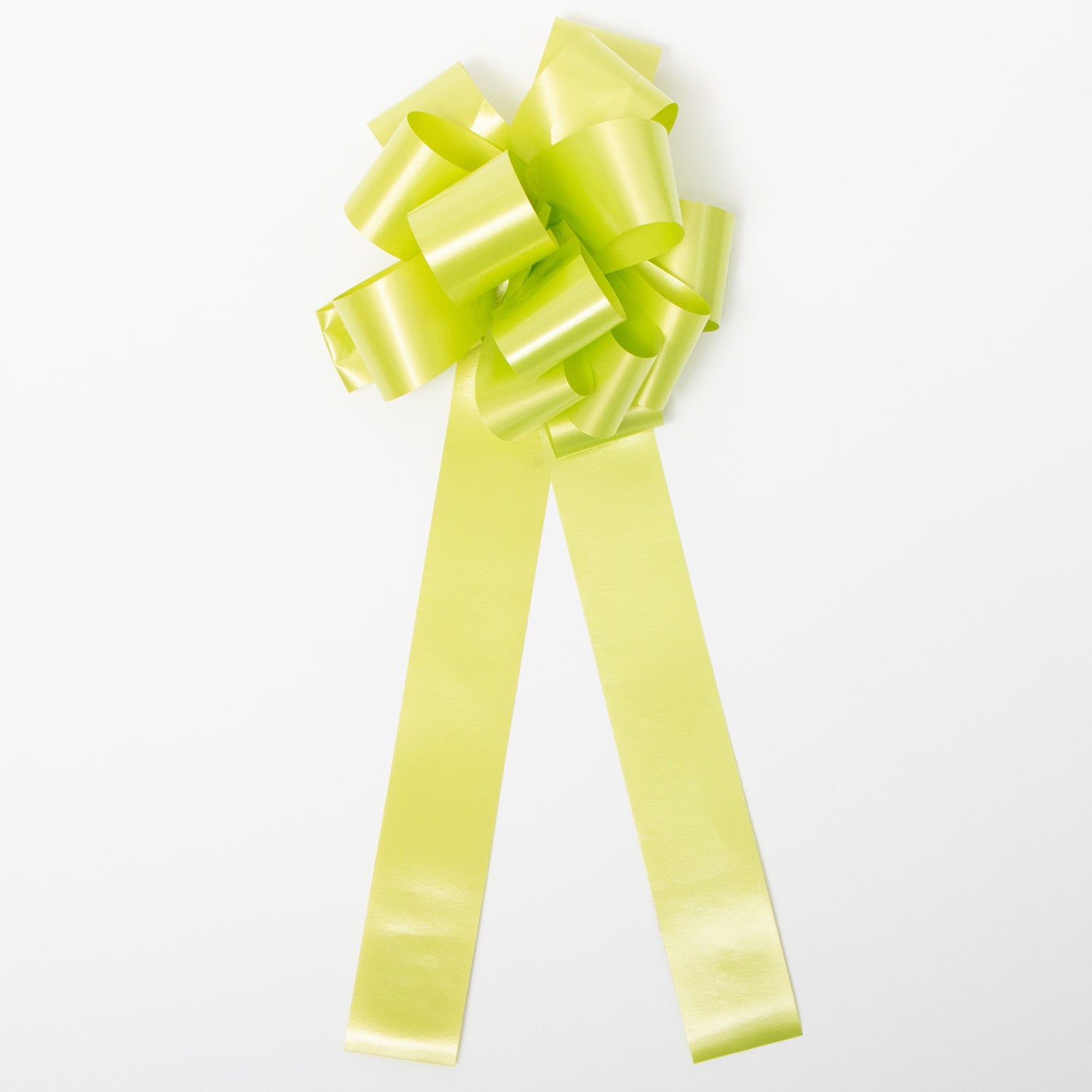 Coccarda ad Anelli autotirante 31 mm Verde Lime con coda lunga, venduta in cartone da 50 pz, adatta per il confezionamento di uova di pasqua , prodotti dolciari e creazioni di pacchi regalo e ferma busta. Scopri i nostri prodotti su De Luca Collection.